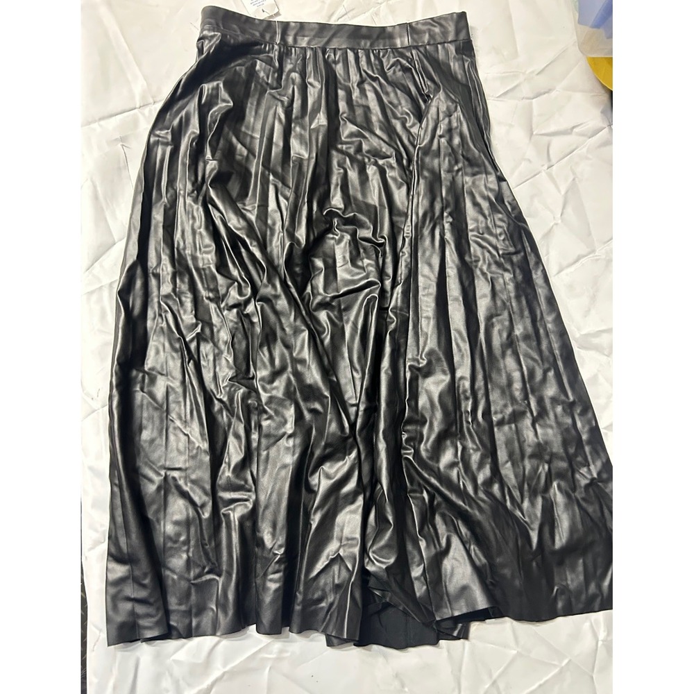 Women's Black Pleated Faux Leather Midi Skirt Size S Elastic Waist New w/ Tag‎
